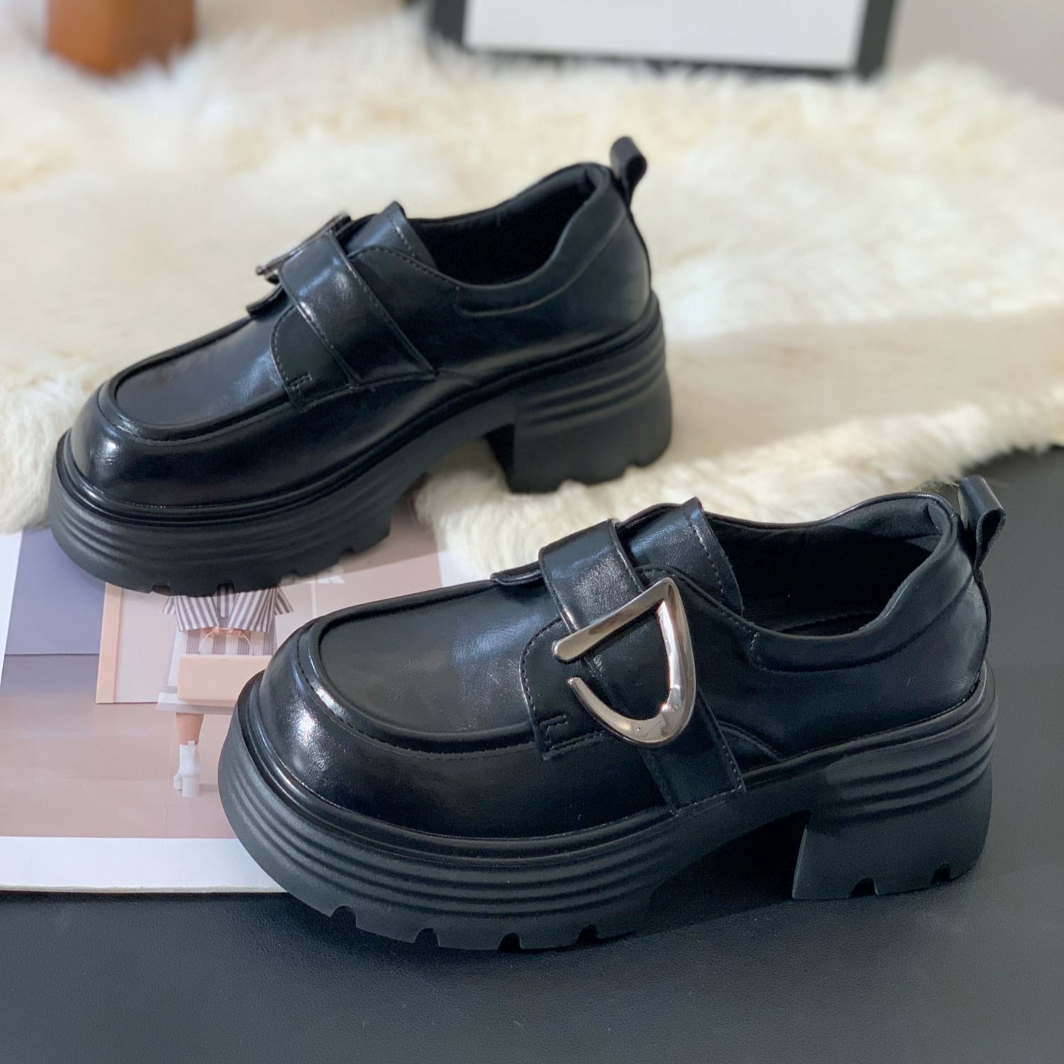 时尚简约粗跟气质通勤百搭乐福鞋