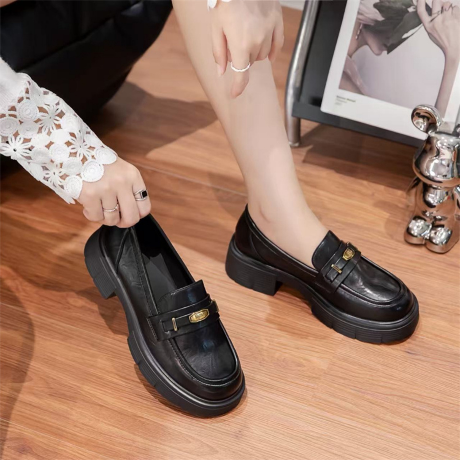 显脚小粗跟简约百搭一脚蹬乐福鞋