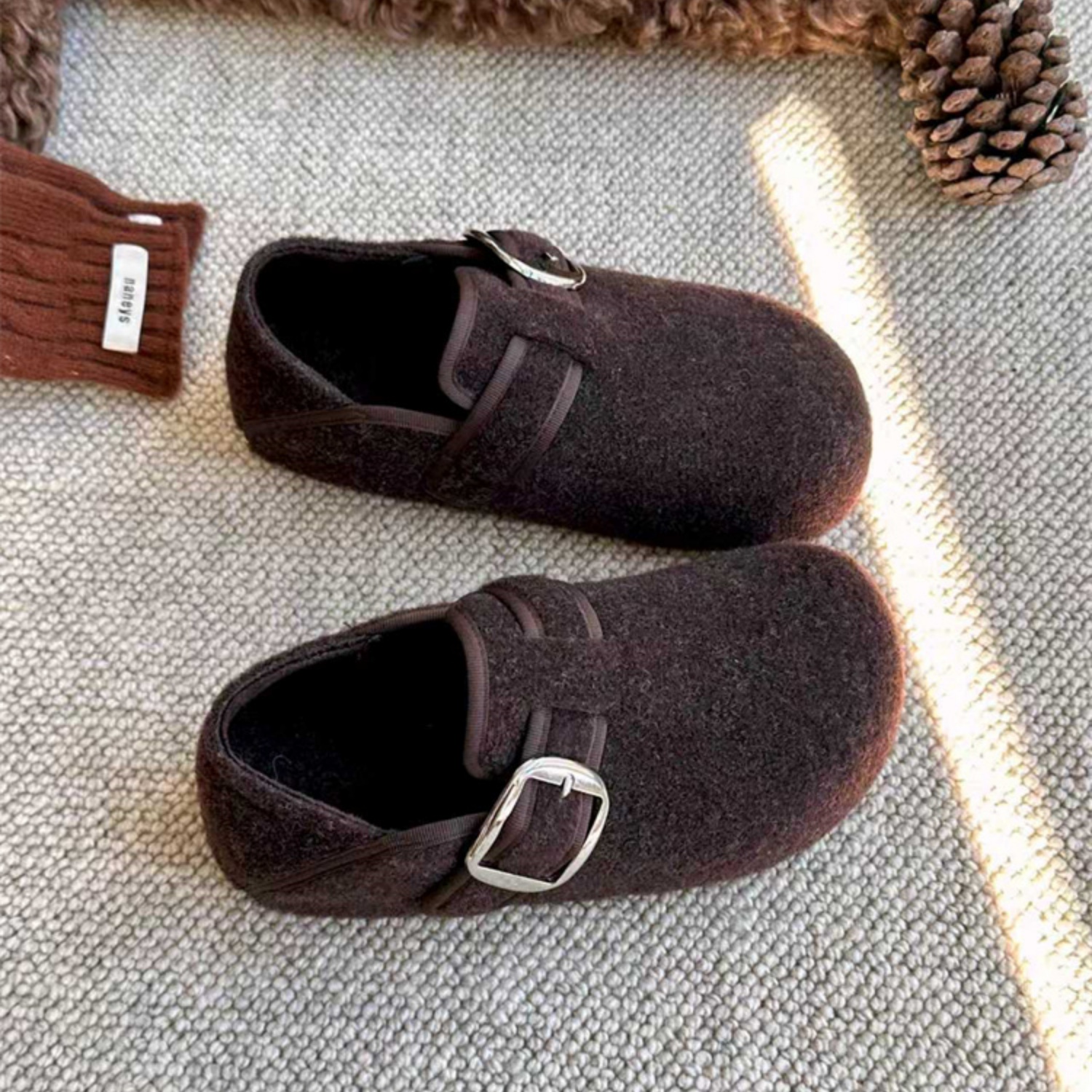 超火显脚小绒面一字扣百搭勃肯鞋