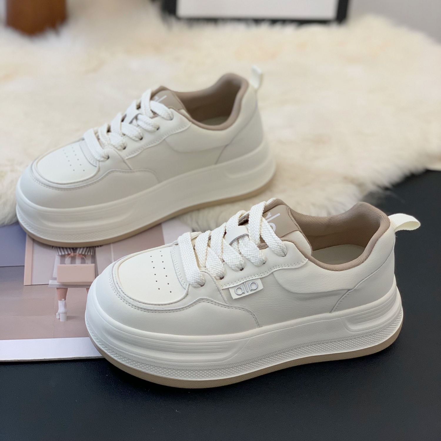 厚底增高显脚小轻便舒适小白鞋女