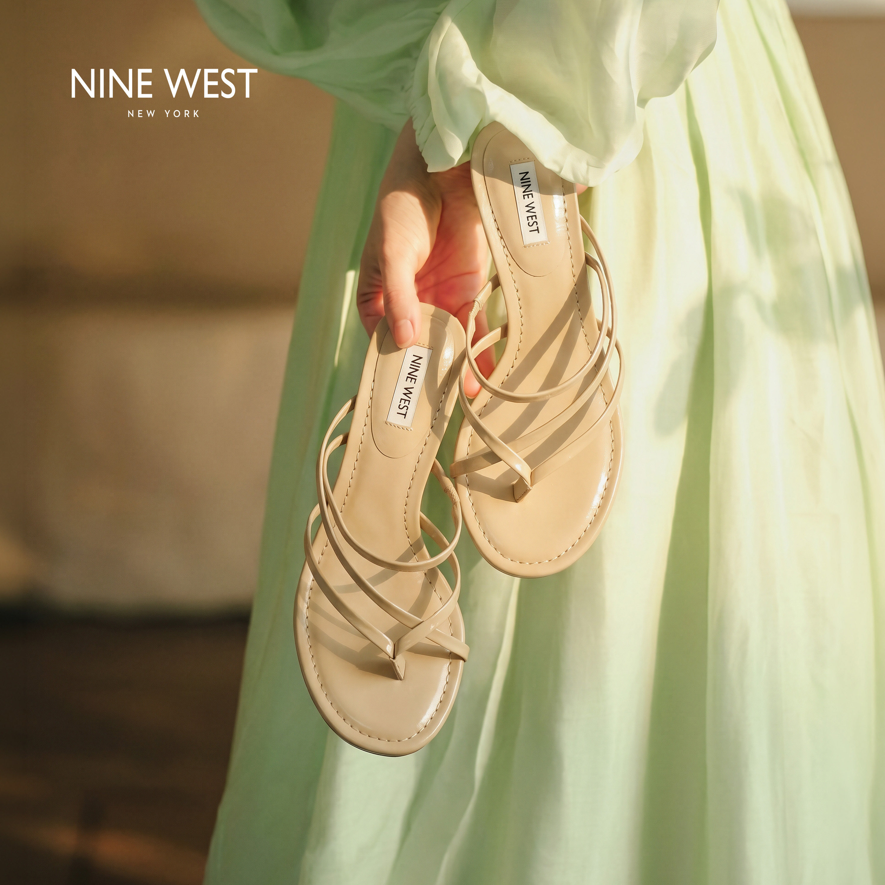 Nine West/玖熙细跟外穿罗马凉鞋女夏季度假风夹脚猫跟高跟人字拖图片