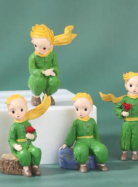 七夕黄发绿衣服小男孩蛋糕装饰摆件玫瑰花站立星球树脂绿色小王子