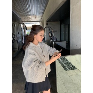 现货2026冬季新韩国东大门气质纯色麻花毛衣连帽双拉链针织开衫女