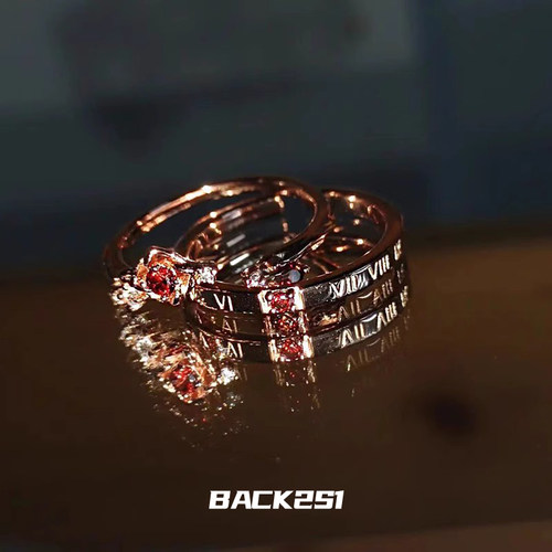 纯银恋与制作人李泽言玫瑰戒指