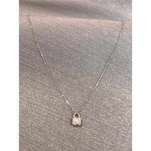 仿贝母锁头吊坠项链女2026新款爆款轻奢小众高级感锁骨链气质颈链