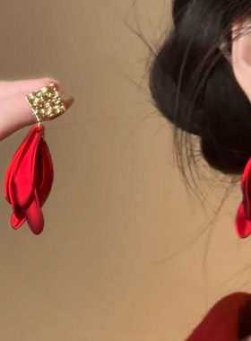 复古红色花瓣流苏耳环高级感轻奢气质耳钉女小众设计独特过年耳饰