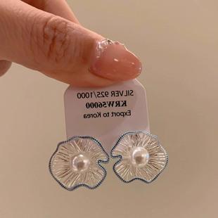 清冷感镂空仿珍珠花球耳钉女2025新款爆款高级感小众设计气质耳环