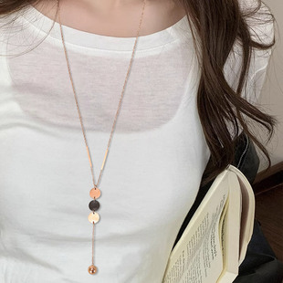 长款圆牌项链女款2025新款潮气质锁骨链高级感轻奢小众秋冬毛衣链