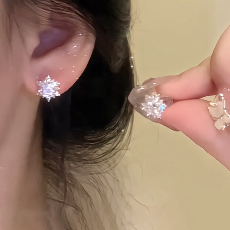 独特漂亮满钻雪花耳环高级感轻奢