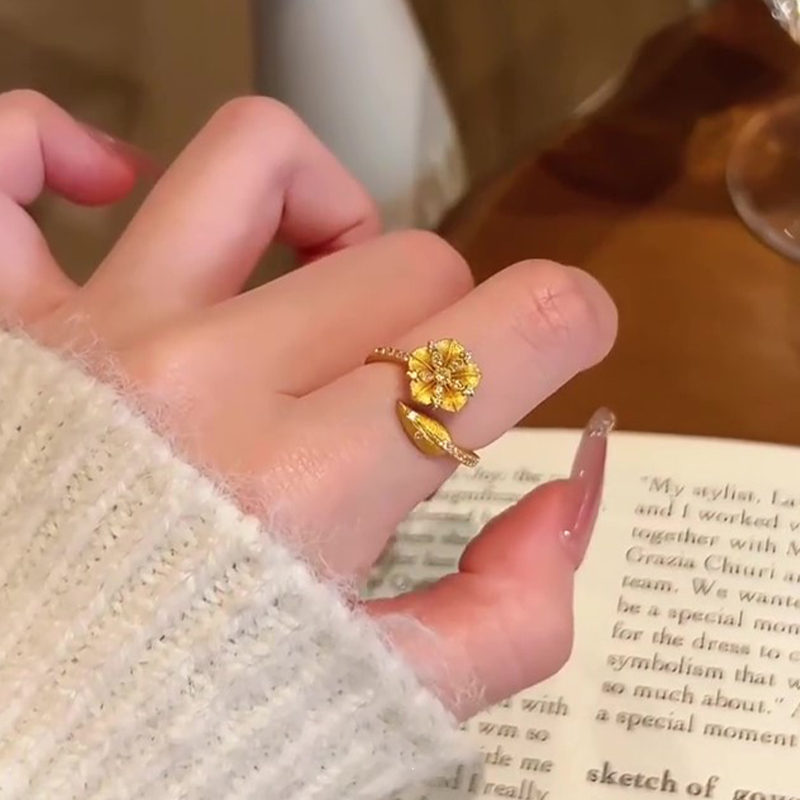 超闪中古金色拉丝花朵戒指女轻奢