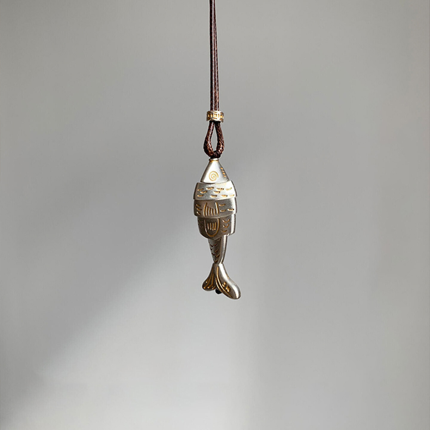 复古拼接小鱼吊坠项链女款2025新款秋冬毛衣链高级感轻奢小众气质