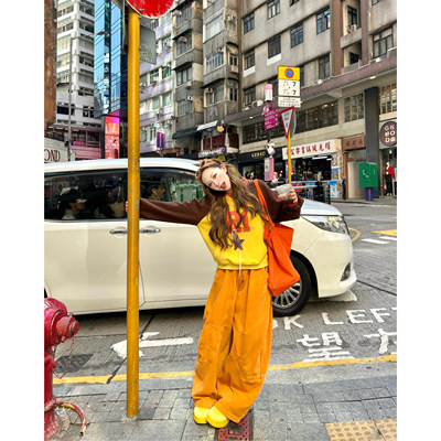 林诗琦NICKIDAILY吸睛橘色牛仔裤