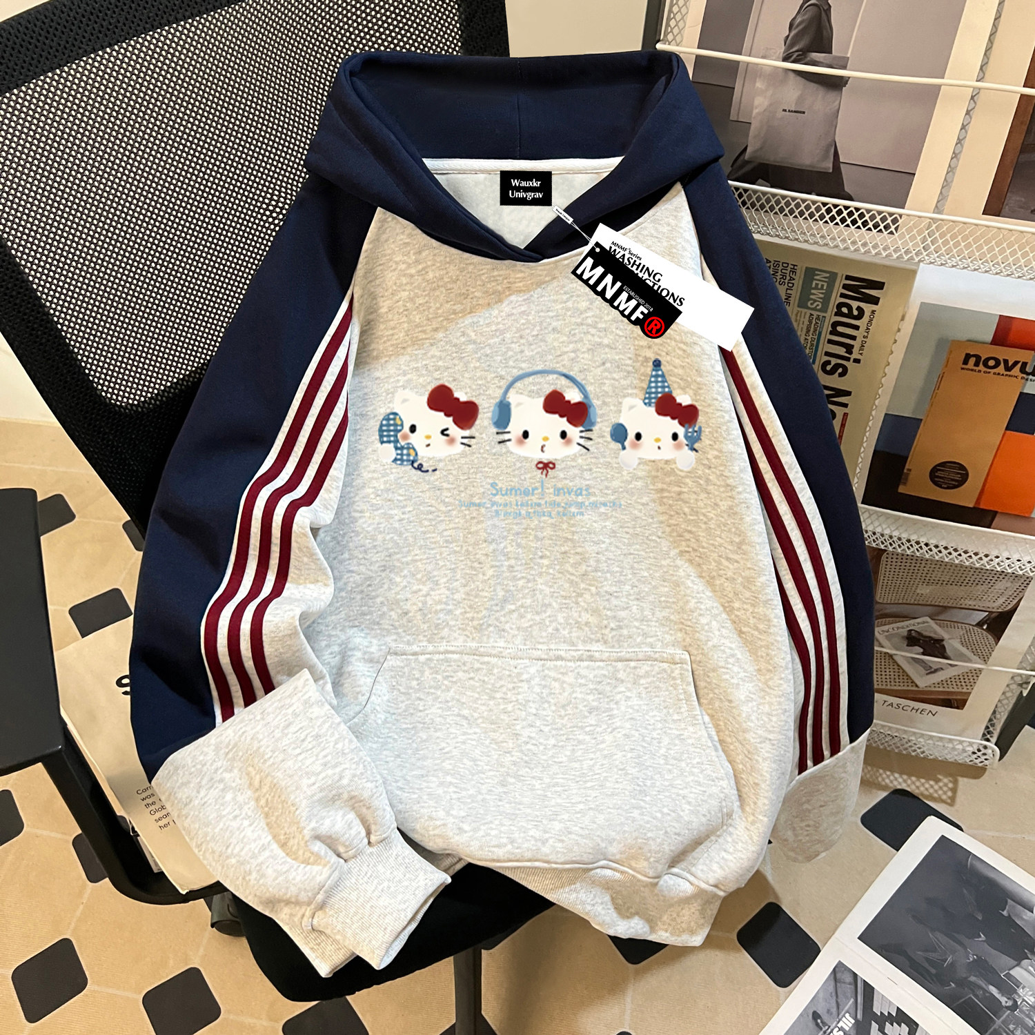 秋冬2026新款女童插肩三条杠连帽卫衣可爱卡通潮中大童韩版上衣服