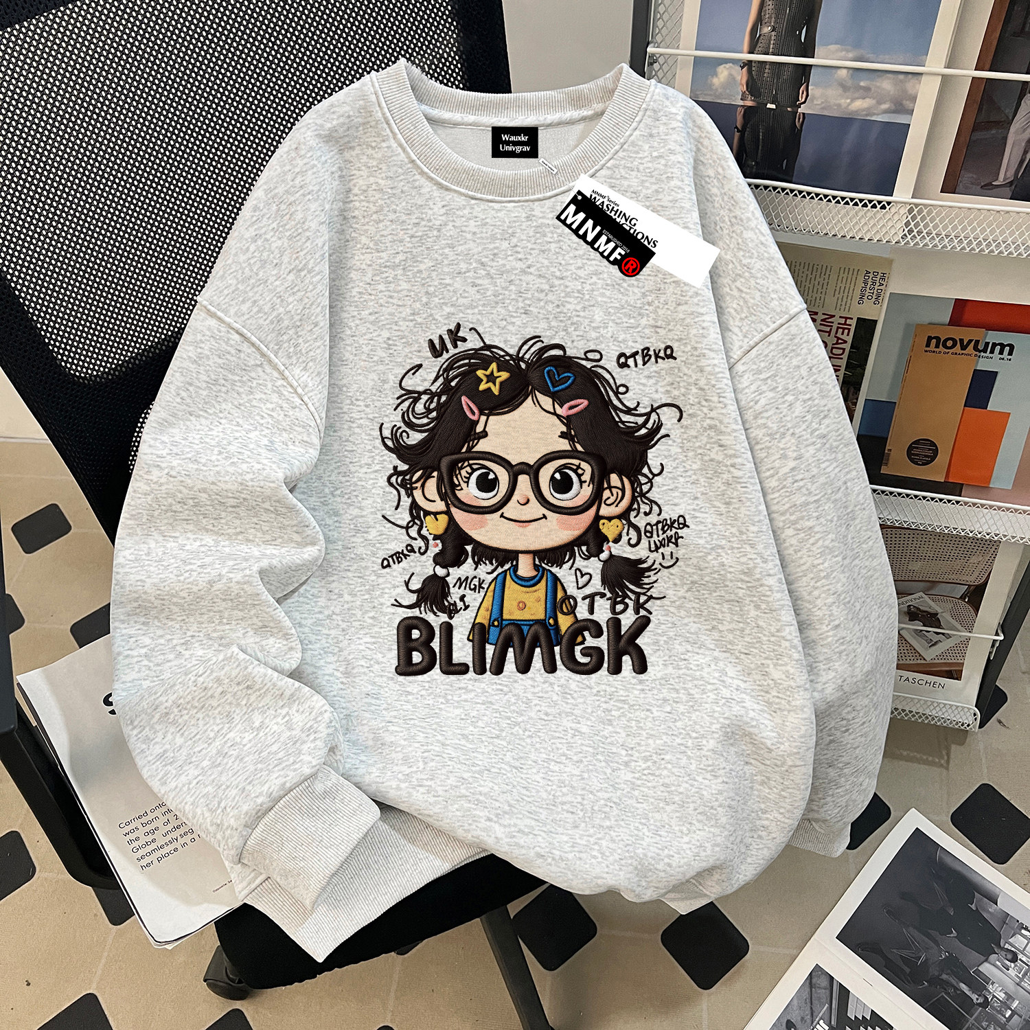 2025秋季女童薄款圆领卫衣卡通卷毛女孩仿刺绣中大童宽松休闲上衣