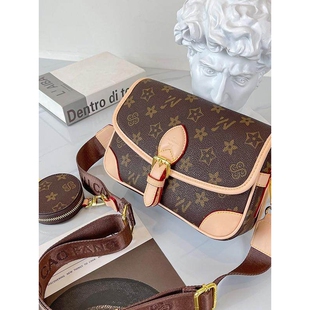 时尚 女包2025新款 百搭单肩斜挎包高级感邮差包法棍 网红 品牌正品