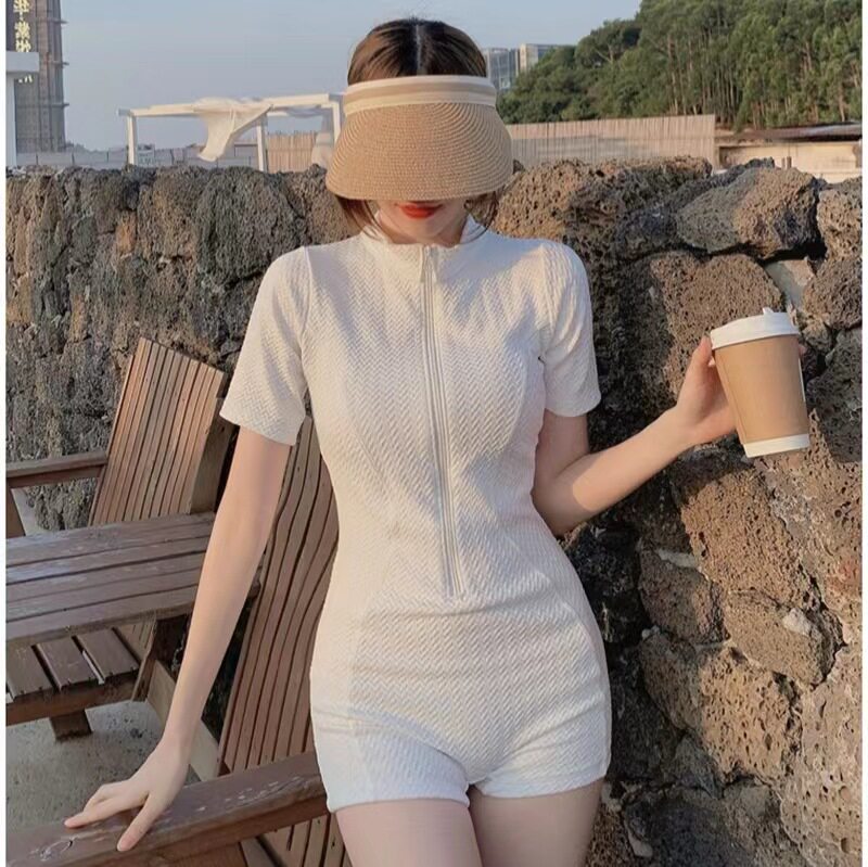游泳衣女夏保守2025新款性感连体平角白色遮肚显瘦温泉潜水服泳装