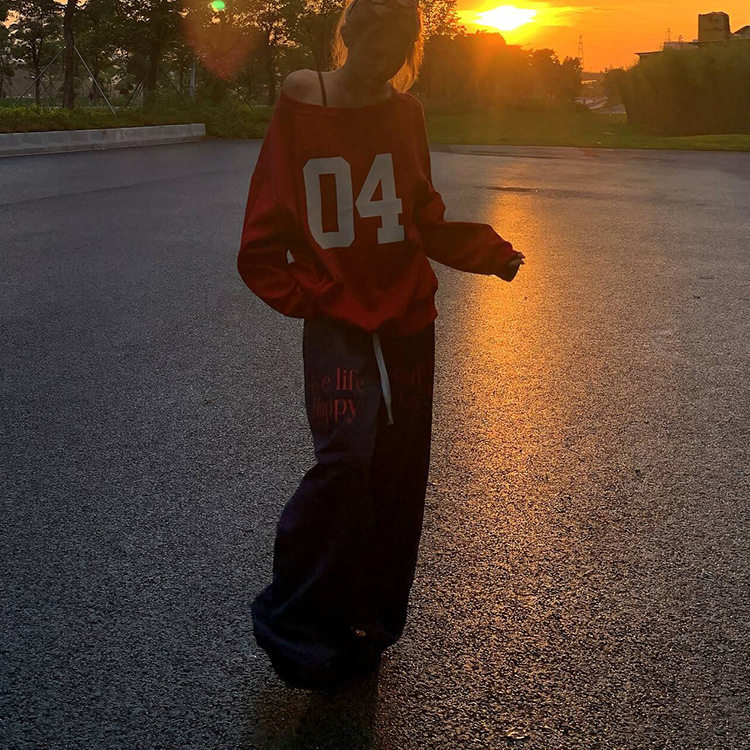 数字印花斜肩长袖卫衣女早秋2024新款美式辣妹红色百搭中长款上衣,女装/女士精品,休闲运动套装,淘宝优惠券,粉丝福利购,淘宝优惠卷