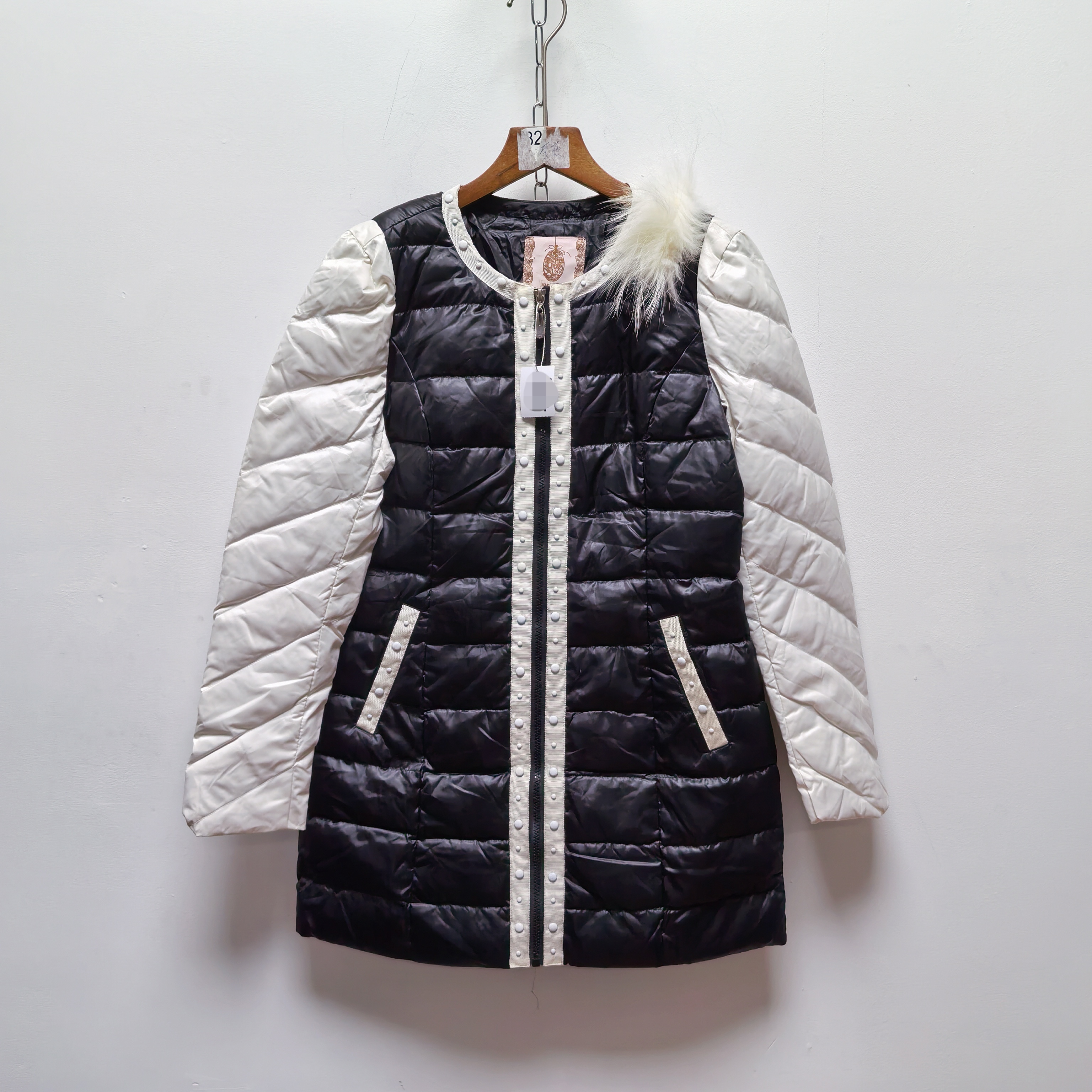 好物推荐【茵】冬季时尚修身设计感撞色拼接羽绒服品牌折扣店B787