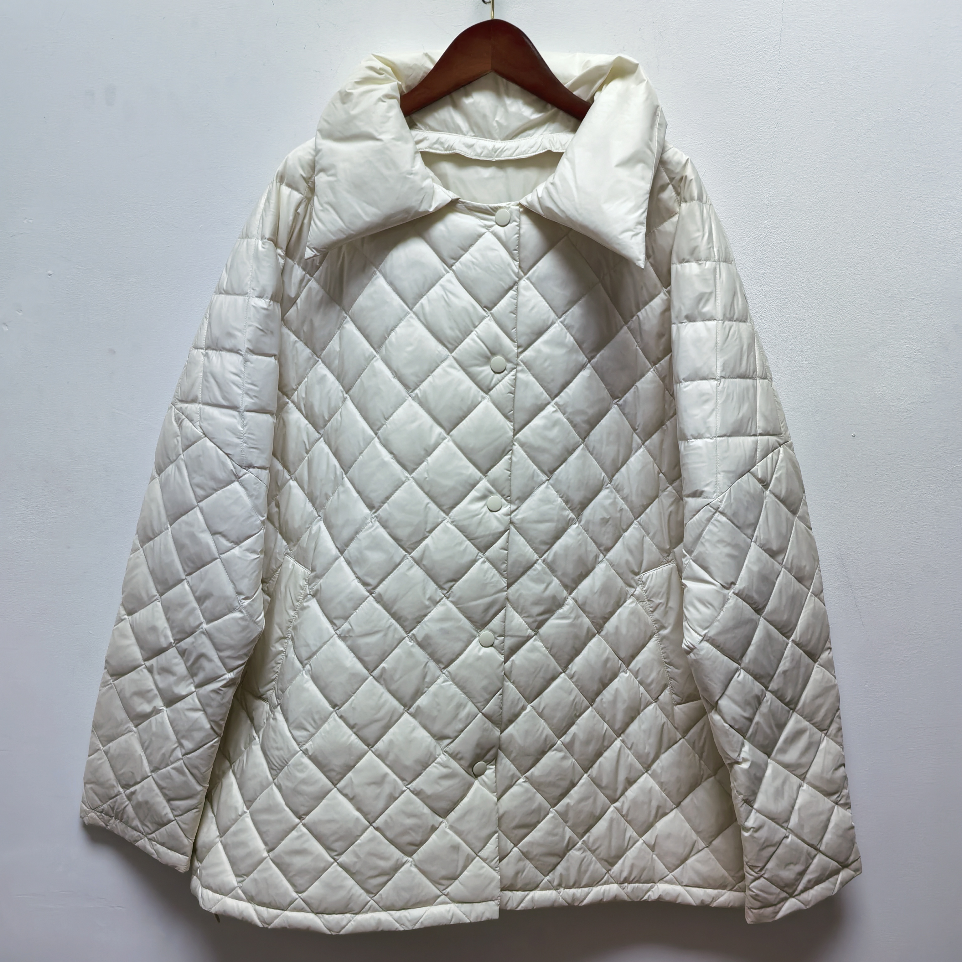 【好物推荐】2025冬季时尚百搭菱格轻薄立领羽绒棉品牌折扣店B700