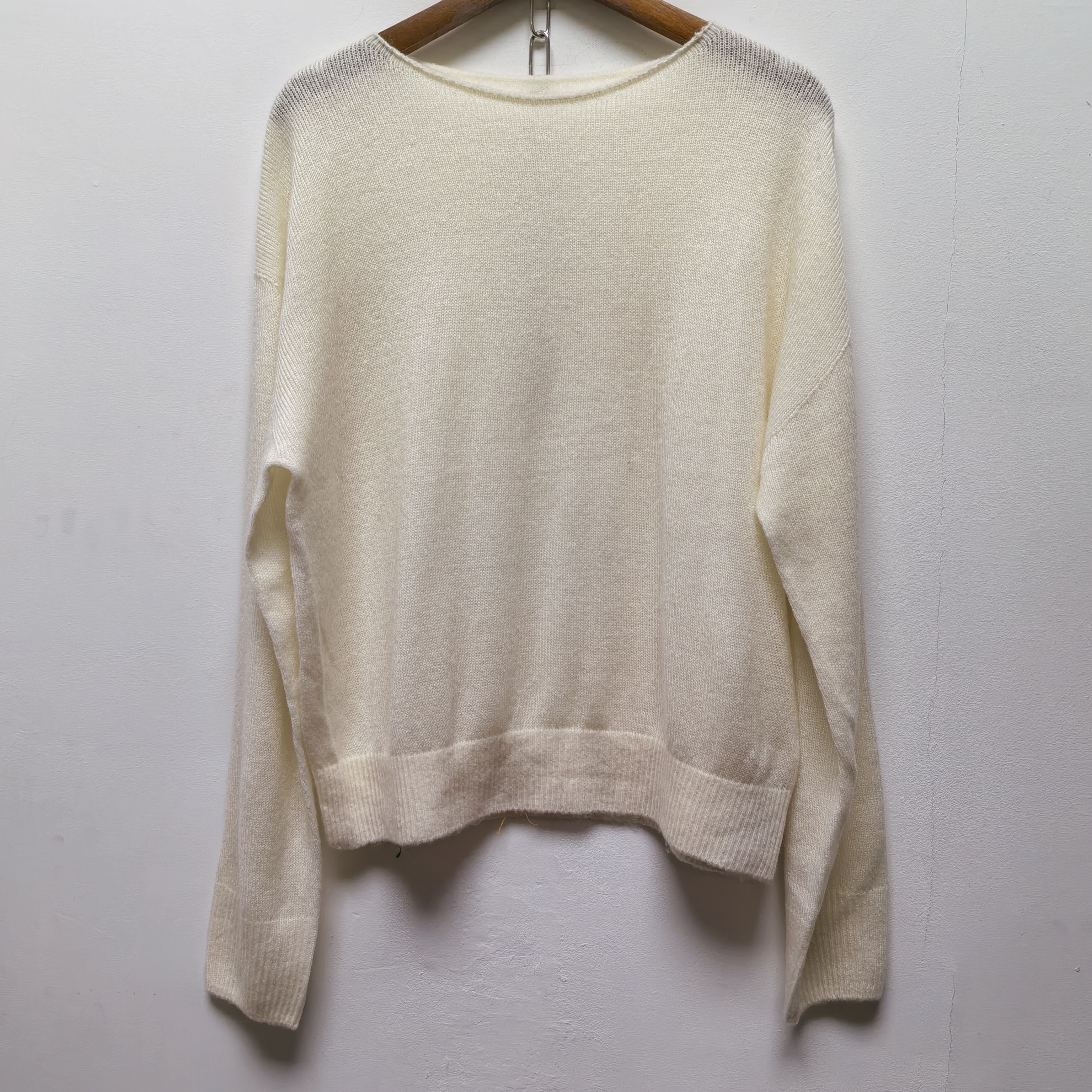 2025春秋新款米白色圆领套头针织衫女宽松显瘦百搭打底衫上衣L667