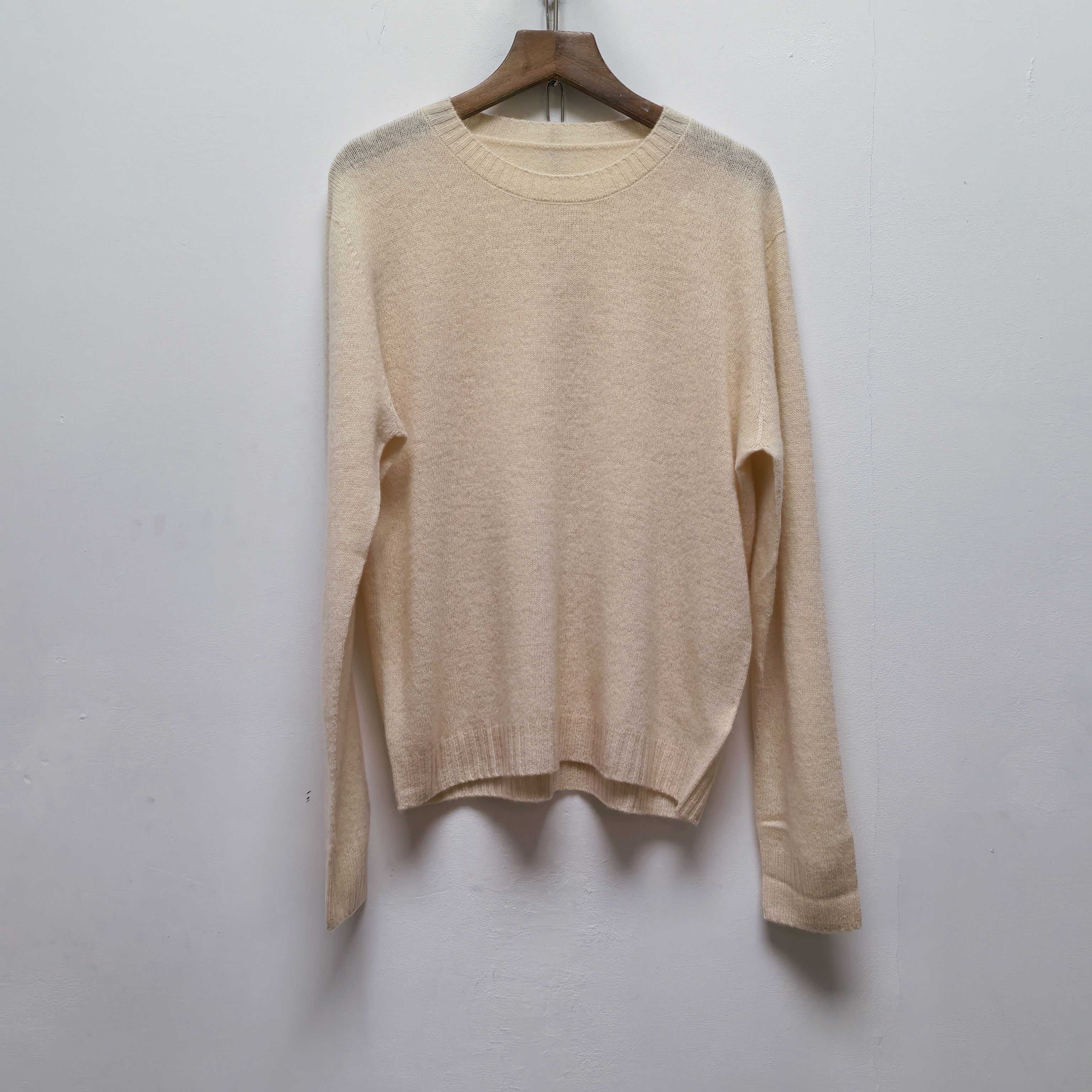 2025春秋新款圆领套头针织衫长袖休闲米色软糯打底毛衣女上衣M441