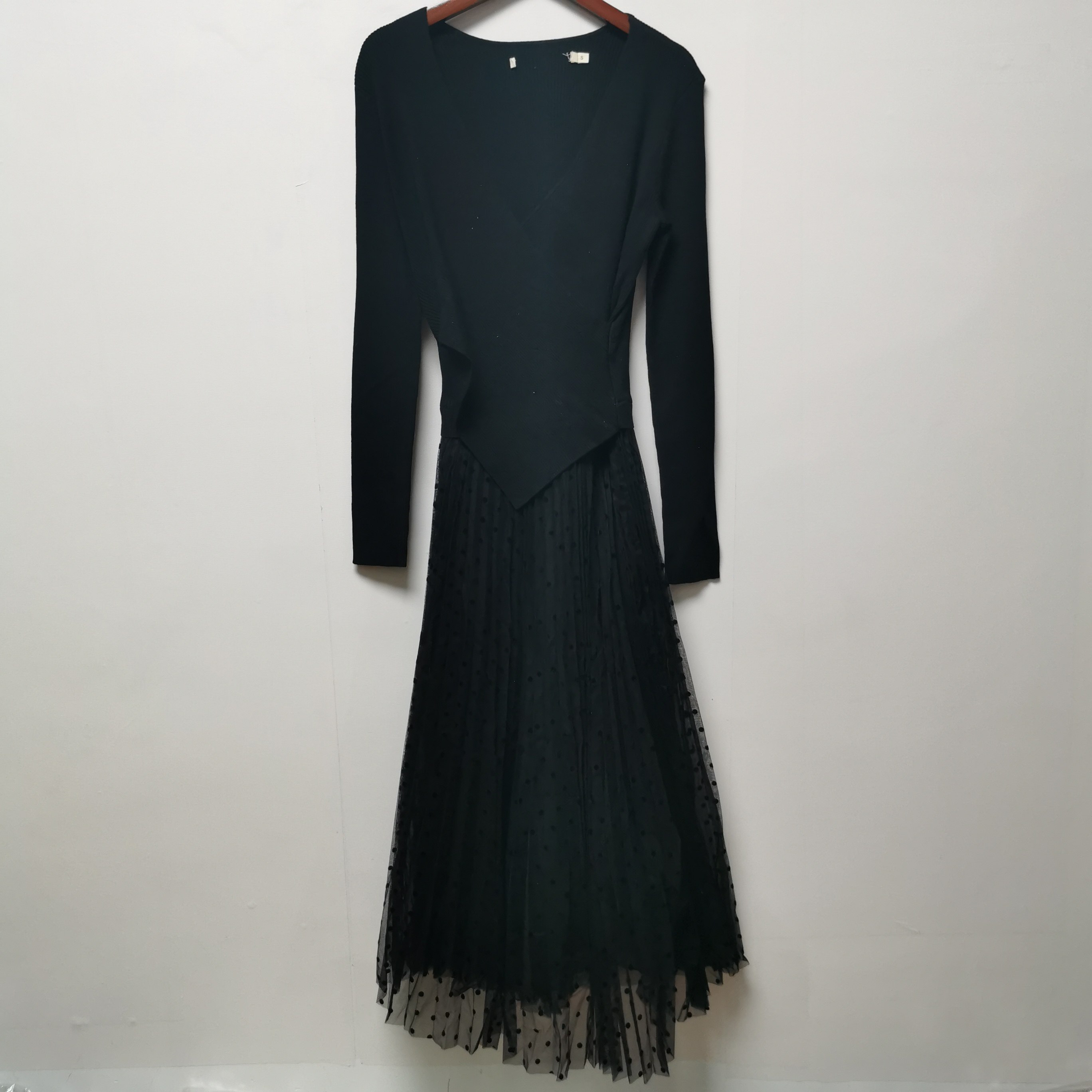 【艺】系列去标撤柜女装春秋新款100聚酯纤维网纱针织连衣裙L078