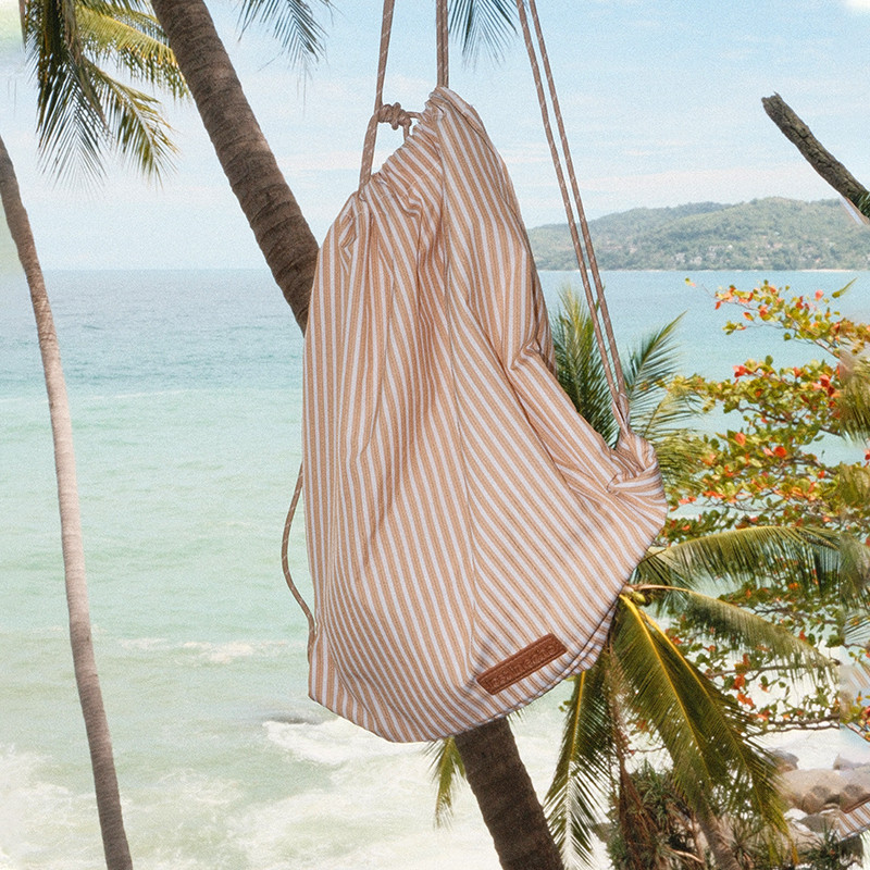 lost in echo春夏时尚休闲度假风logo撞色条纹肌理感