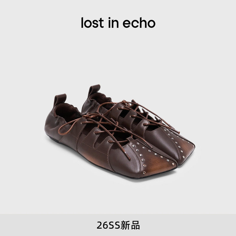 lost in echo2026春夏新款个性铆钉斜方头绑带抽褶真