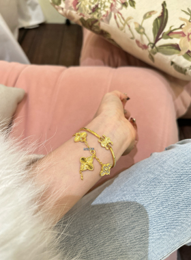 柏诗艾菲高品质四叶草五花金手链不掉色红玛瑙镭射白贝母电镀k金