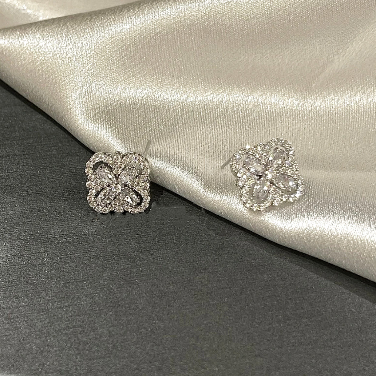 四叶草满钻水晶花朵耳环925银针耳钉小众设计感高级轻奢百搭气质