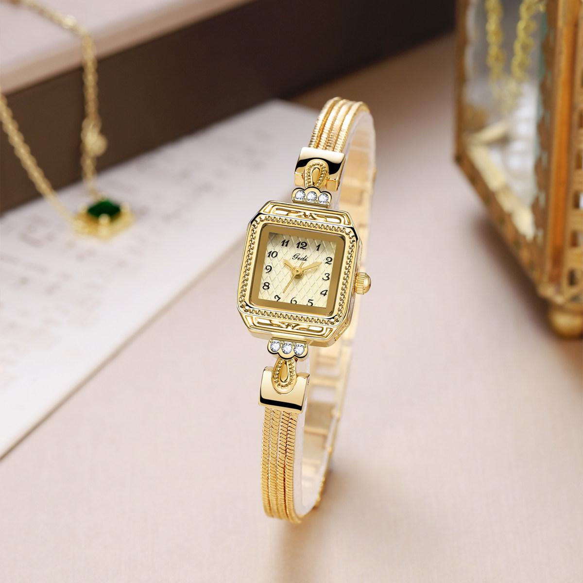 歌迪女士轻奢复古小方表金色精致时尚手镯式手表高级感高颜值腕表