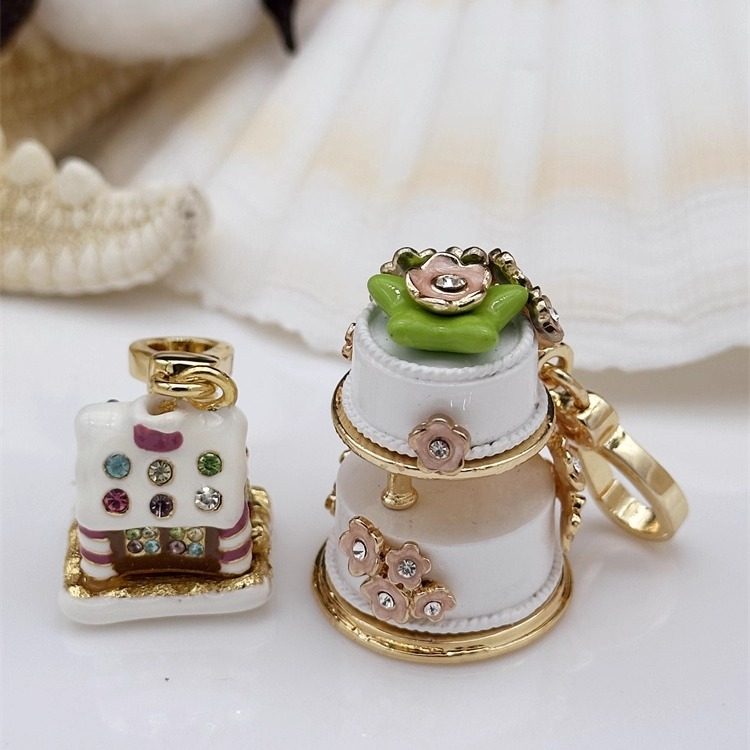 时尚可爱 白色雪房子 白花双层蛋糕 吊坠--J8012-J8015