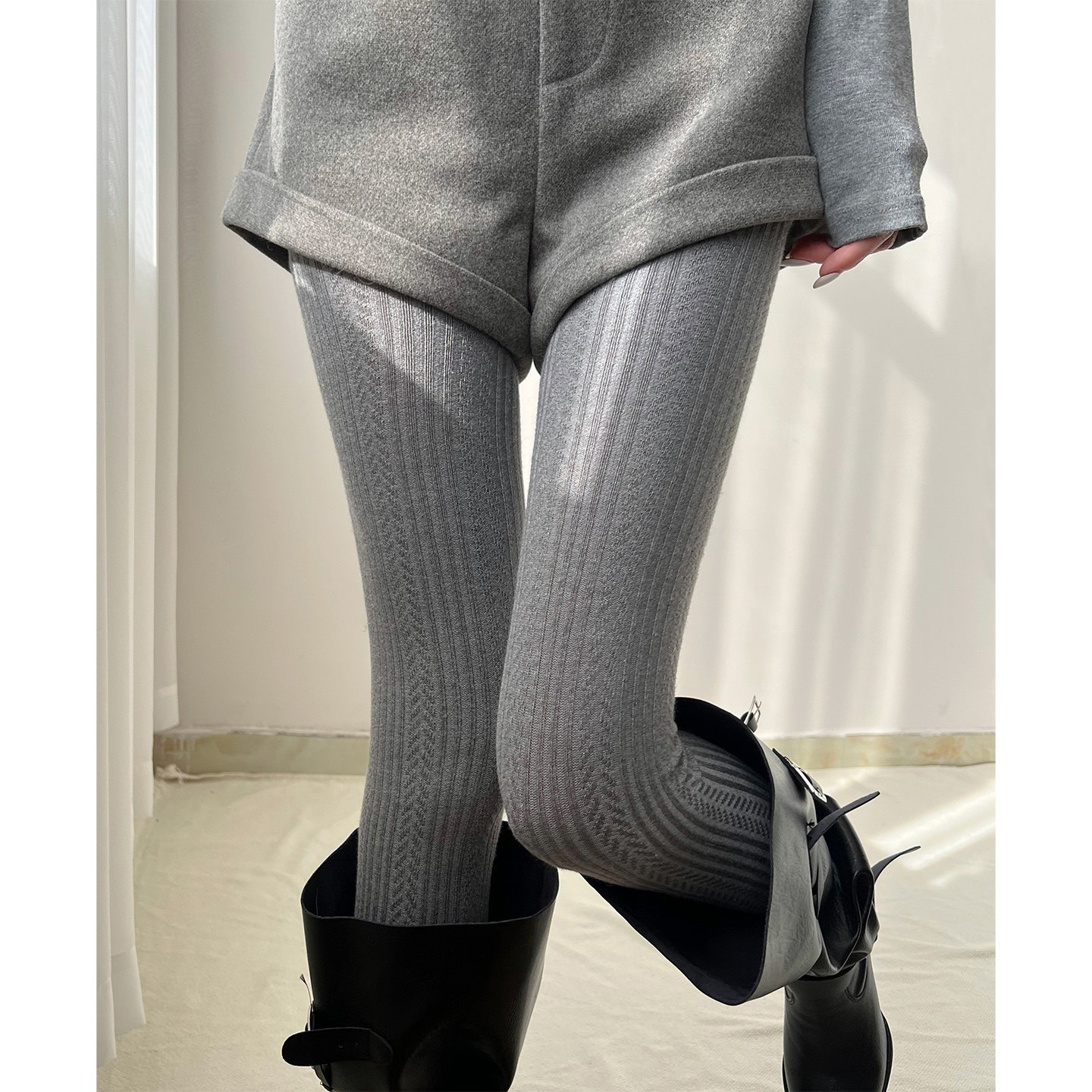 浅灰色秋冬设计感麦穗竖条纹连裤袜ins显瘦打底袜裤百搭棉感裤袜
