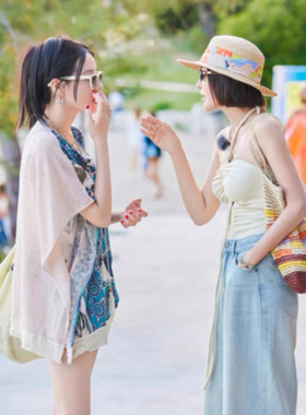 ◆◆新款2025泳衣女连体花少同款秦岚遮肚显瘦挂脖抹胸聚拢女