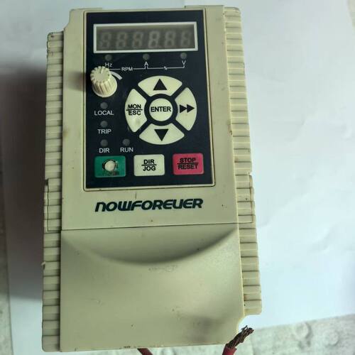 南方安华变频器E100S0R7B 1相220V输入输出 5.
