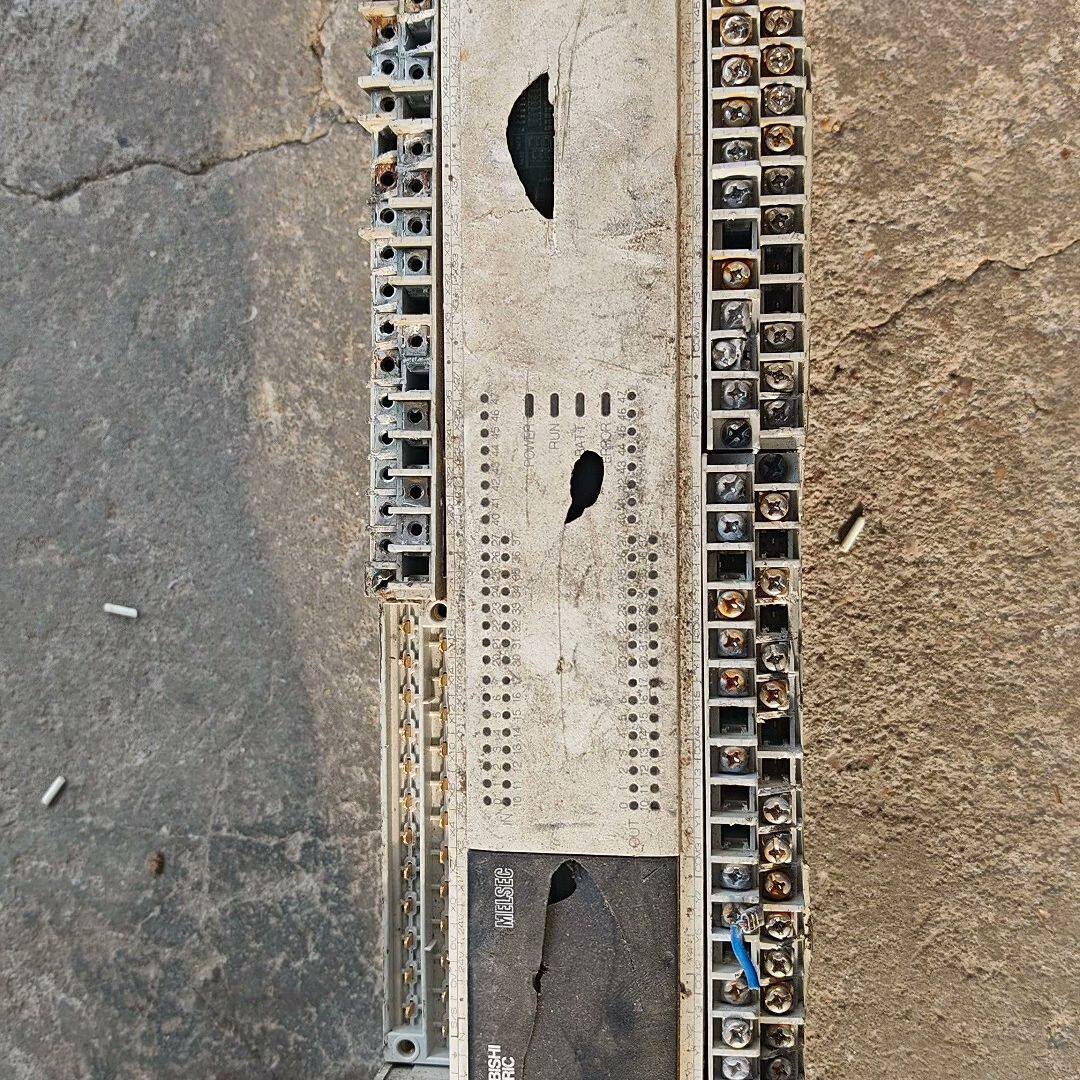PLC FX3U-80MR/ES-A 成色太惨了 通电有