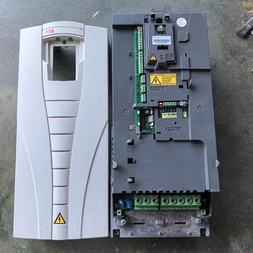 变频器15KW ACS510-01-031A-4 实物