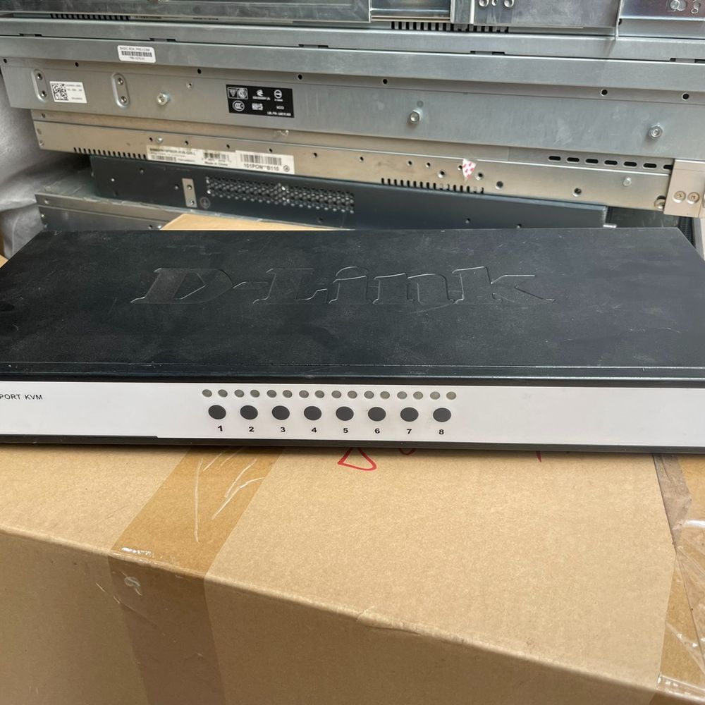 D-Link DKVM-8H 8口PS/2 KVM切换器。轻