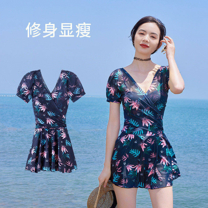 泳衣女款2024新款温泉高级感微胖女孩遮肉连体超性感大码保守冬季