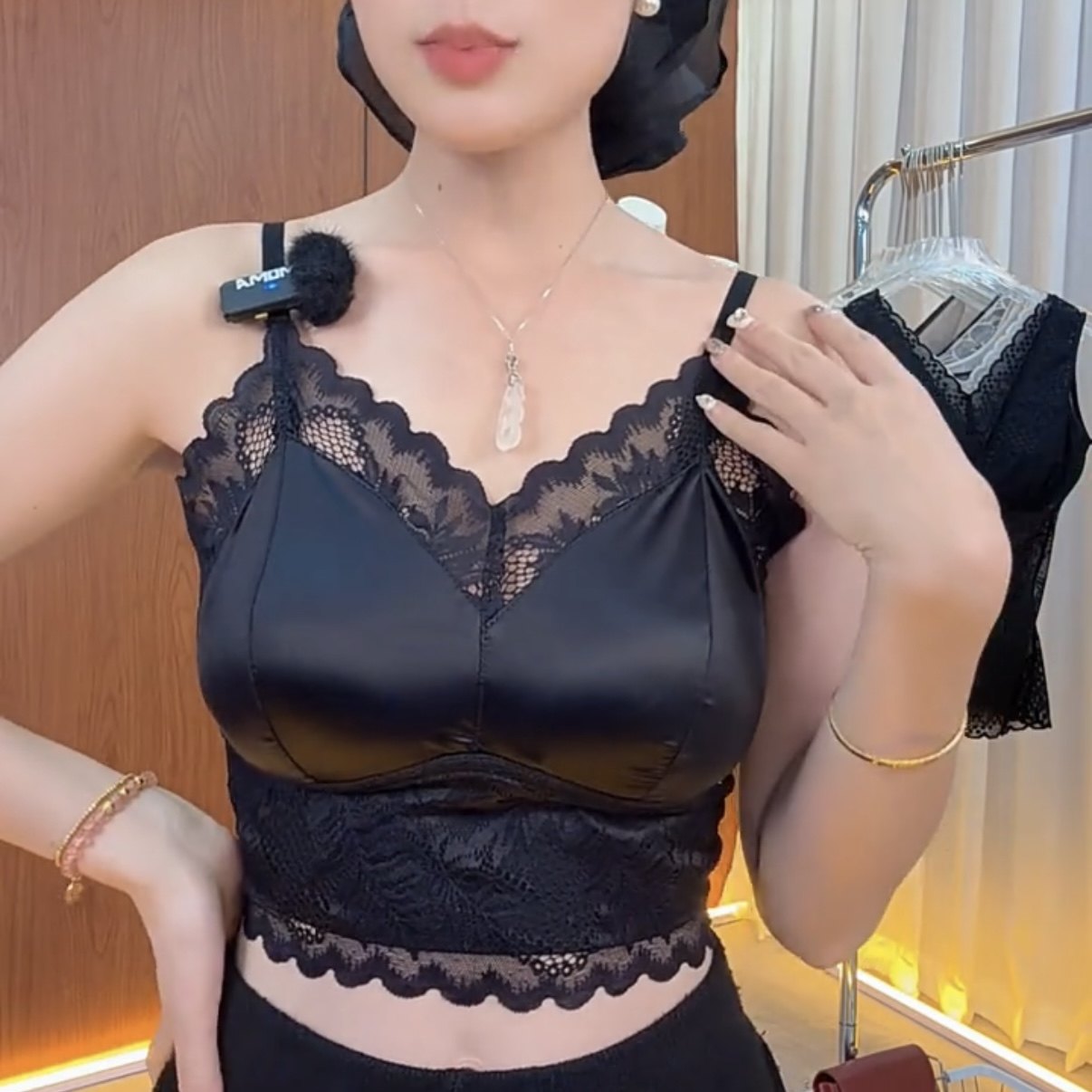 蕾丝V领法式缎面性感女士内衣固定一体杯轻薄透气舒适美背文胸女