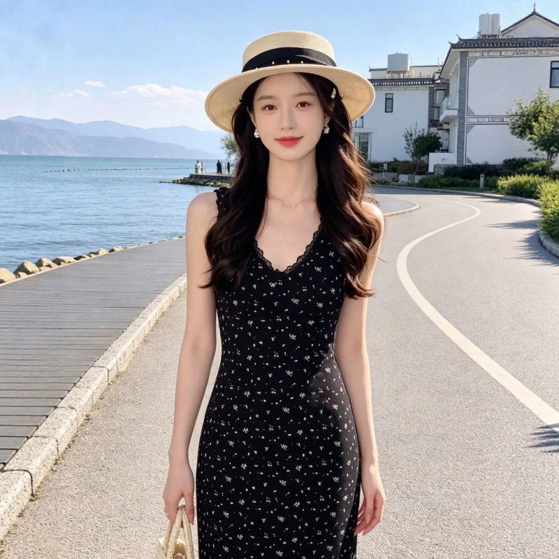 2026夏季新款黑色挂脖V领