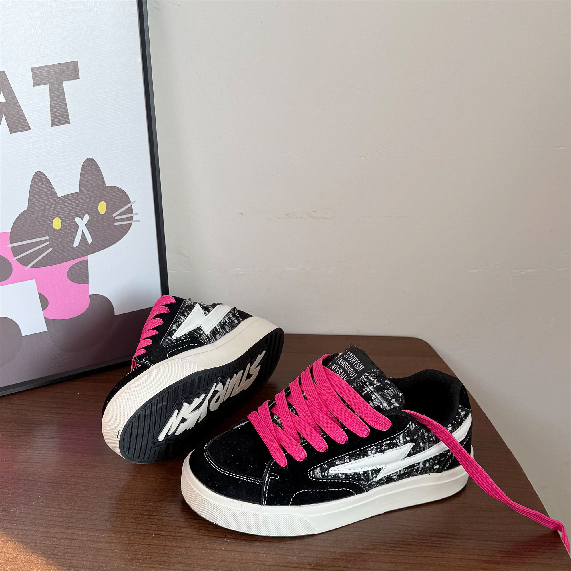 2026春季新款黑色小香风面包鞋学生复古情侣百搭ins运动休闲板鞋,女鞋,休闲板鞋,淘宝优惠券,粉丝福利购,淘宝优惠卷