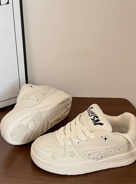 2025新款冬季米白色原创厚底面包鞋女百搭运动休闲板鞋学生小白鞋