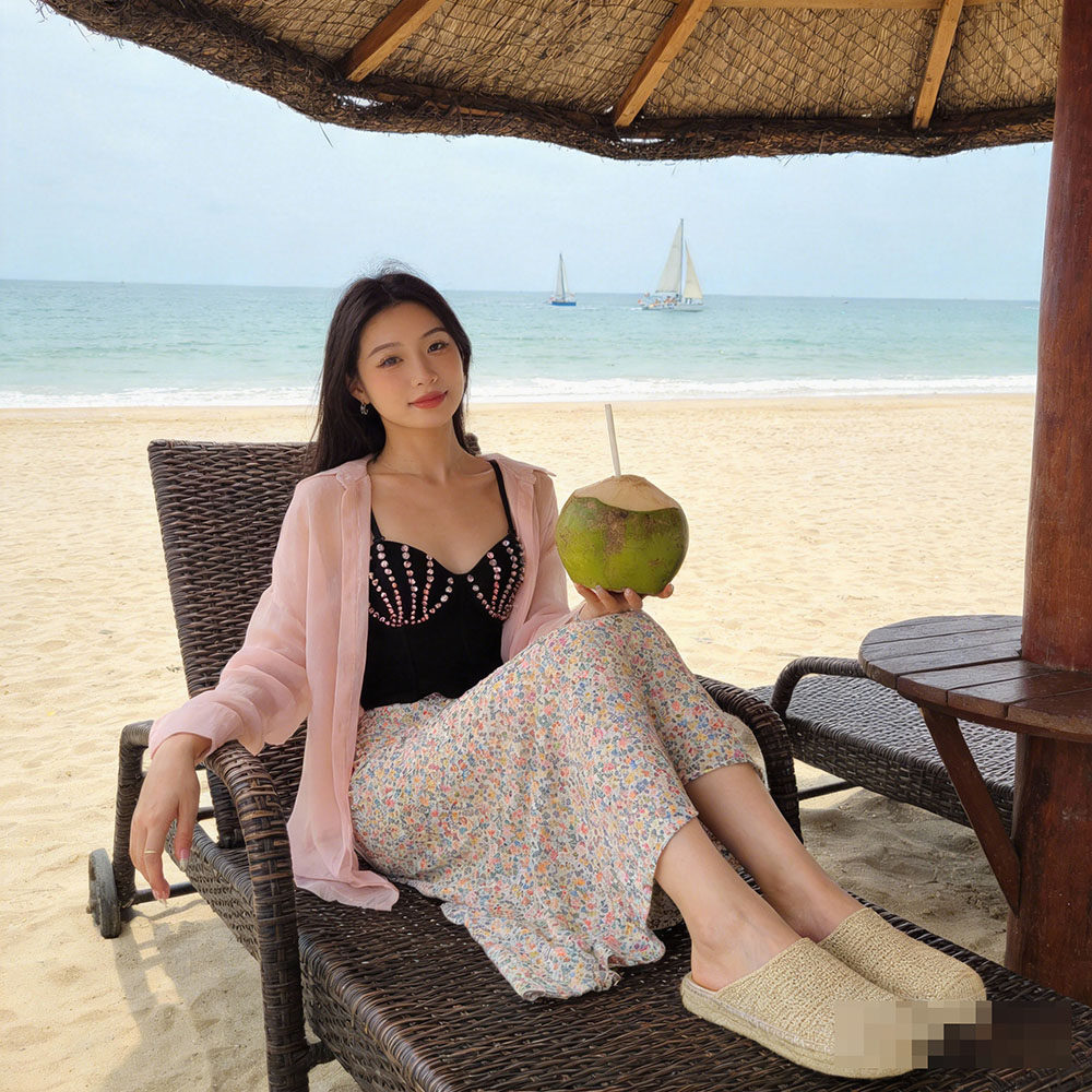 5074法式轻奢SD 派对风钻石吊带衫 修身优雅短款无袖上衣旅游搭子