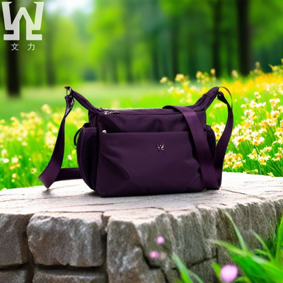 文力斜挎包有侧袋休闲防水中大包