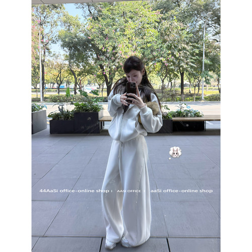 44AaSi 氧气ins感 铆钉牛奶绒连帽套头卫衣套装宽松百搭卫裤套装