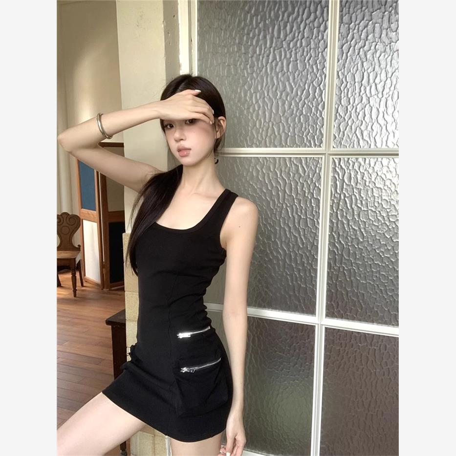 辣妹黑色工装无袖背心连