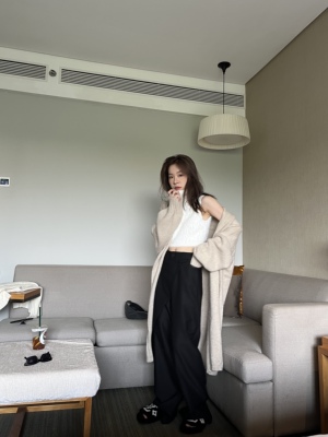 银色山坡羊毛加长慵懒ins博主