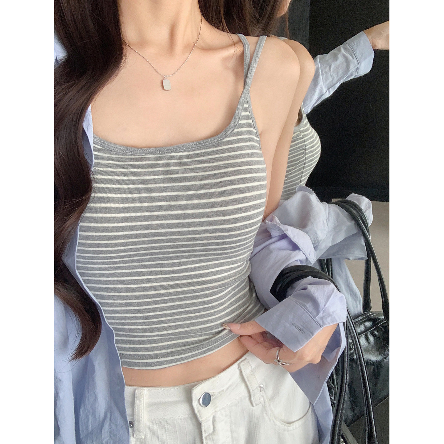 灰色撞色条纹双肩带吊带背心女夏2026薄款带胸垫修身显瘦打底上衣