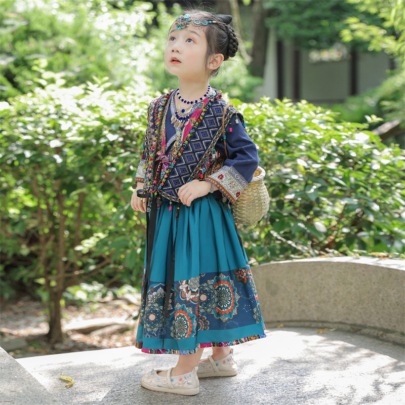 女童苗族服装春秋2025新款古装表演裙子女宝宝少数民族风儿童汉服